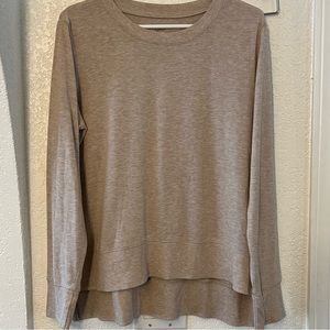For Nikkielaina - Alo cream colored sweatshirt from the yoga line, large.